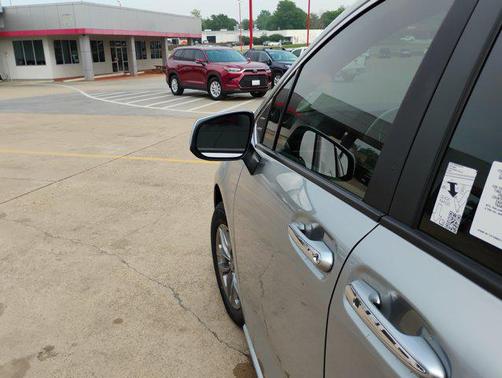 2025 Toyota Sienna XLE 8 Passenger