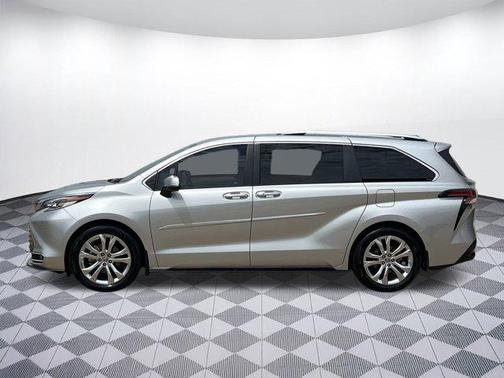 2022 Toyota Sienna Platinum 7 Passenger