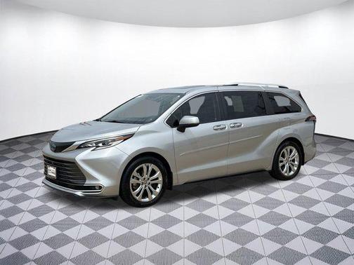 2022 Toyota Sienna Platinum 7 Passenger