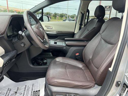 2022 Toyota Sienna Platinum 7 Passenger