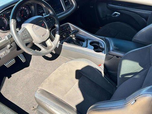 Hellraisin 2022 Dodge Challenger GT