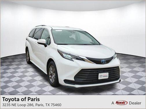 2022 Toyota Sienna LE
