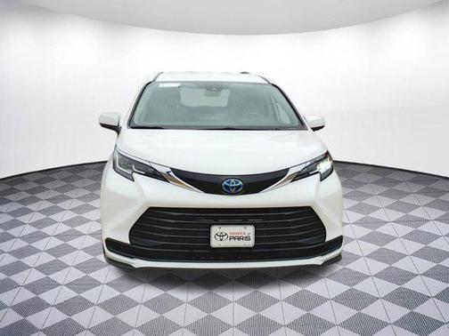 2022 Toyota Sienna LE