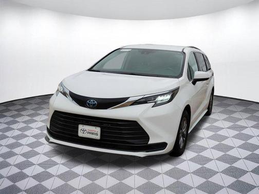 2022 Toyota Sienna LE