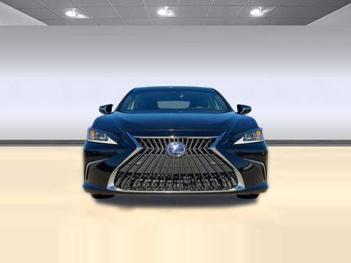 2022 Lexus ES 300h Base