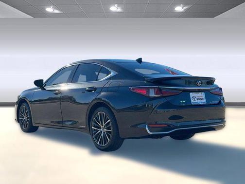 2022 Lexus ES 300h Base