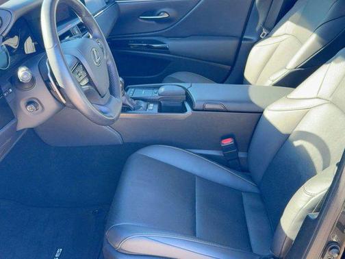 2022 Lexus ES 300h Base