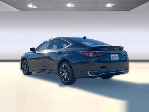2022 Lexus ES 300h Base
