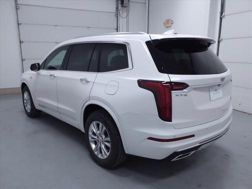 2025 Cadillac XT6 Luxury FWD