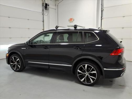 Deep Black Pearl Effect 2024 Volkswagen Tiguan 2.0T SEL R-Line