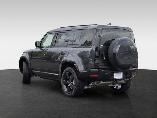 Fuji White 2026 Land Rover Defender P400 X-Dynamic SE