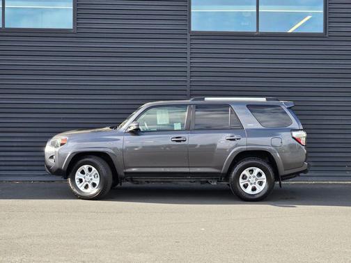 Magnetic Gray Metallic 2022 Toyota 4Runner SR5