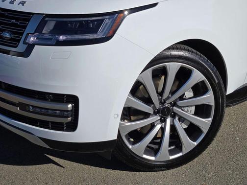 Fuji White 2026 Land Rover Range Rover P530 SE