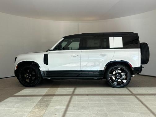 Fuji White 2026 Land Rover Defender P400 X-Dynamic SE