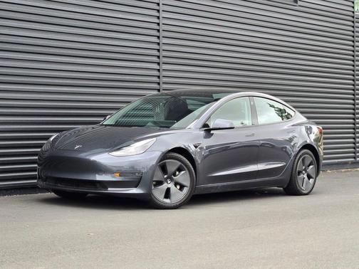 Midnight Silver Metallic 2022 Tesla Model 3 Long Range