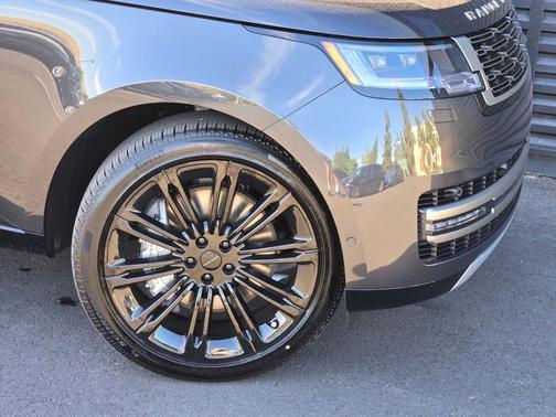 Gray 2026 Land Rover Range Rover P530 SE 7 Seat