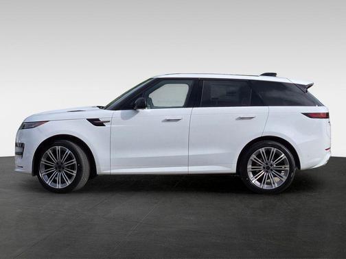 Fuji White 2026 Land Rover Range Rover Sport SE