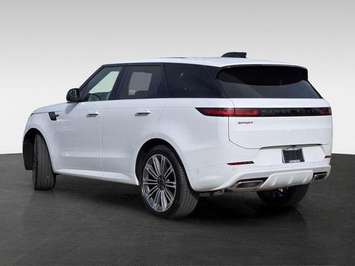 Fuji White 2026 Land Rover Range Rover Sport SE