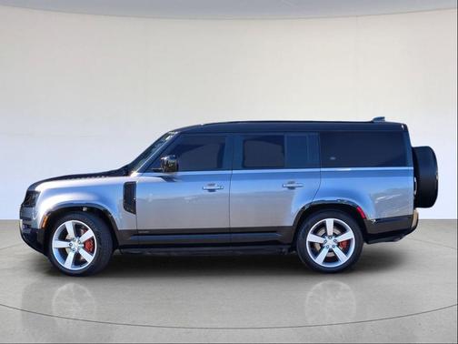 Hakuba Silver Metallic 2024 Land Rover Defender 130 P400 X