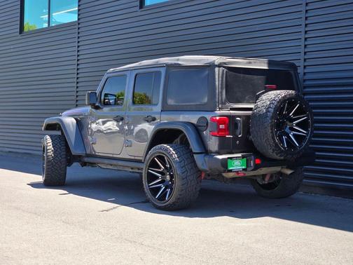 Granite Crystal Metallic Clearcoat 2020 Jeep Wrangler Unlimited Rubicon