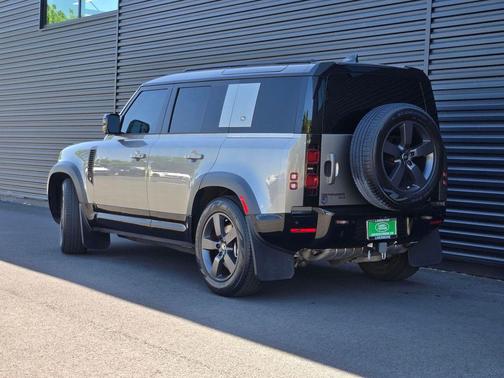 Silicon Silver Premium Metallic 2023 Land Rover Defender 110 X-Dynamic SE