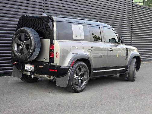 Silicon Silver Premium Metallic 2023 Land Rover Defender 110 X-Dynamic SE