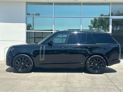 Santorini Black Metallic 2025 Land Rover Range Rover P550e SE
