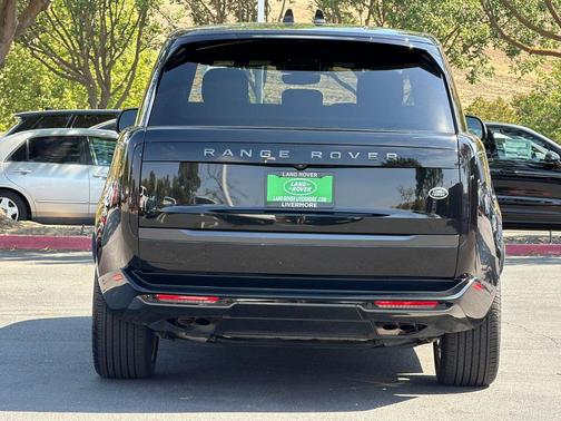 Santorini Black Metallic 2023 Land Rover Range Rover P530 SE