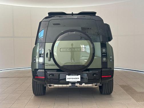 Woolstone Green Metallic 2026 Land Rover Defender P400 X-Dynamic SE