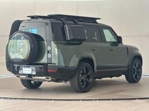 Woolstone Green Metallic 2026 Land Rover Defender P400 X-Dynamic SE