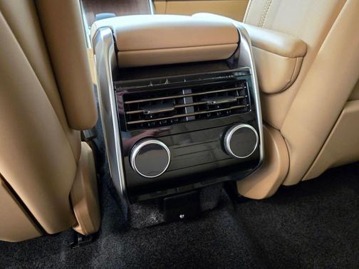 Green 2026 Land Rover Range Rover P400 SE