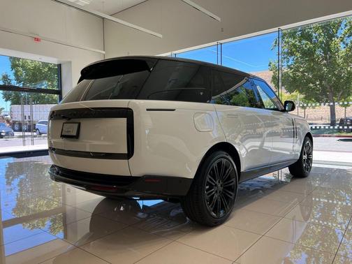 White 2026 Land Rover Range Rover P400 SE 7 Seat