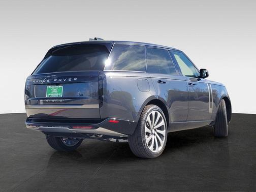 2025 Land Rover Range Rover P530 SE