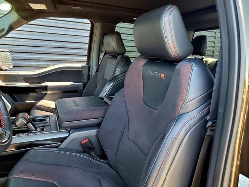 SHELTER GREEN 2024 Ford F-150 Raptor