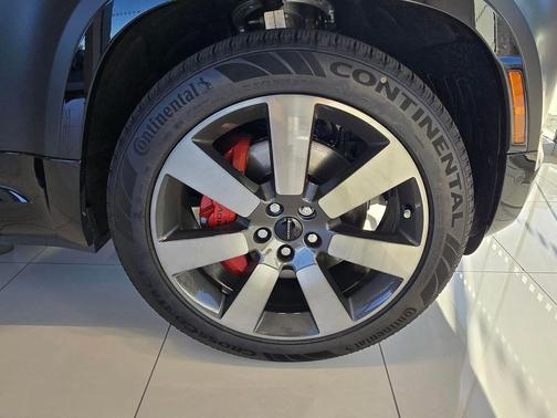 Santorini Black Metallic 2026 Land Rover Defender P400 X