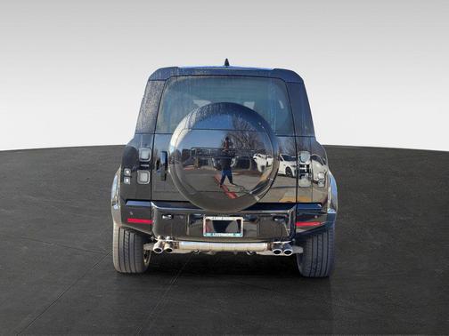 Santorini Black 2026 Land Rover Defender P500 X-Dynamic SE