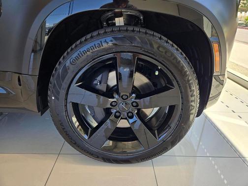 Santorini Black 2026 Land Rover Defender P500 X-Dynamic SE
