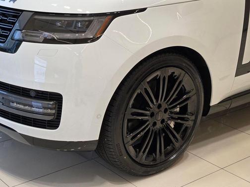 Fuji White 2026 Land Rover Range Rover P530 SE