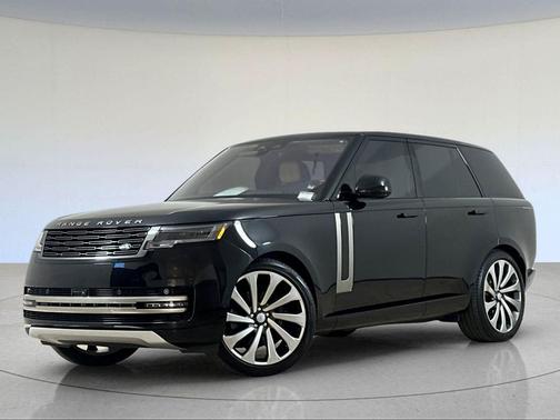 Santorini Black Metallic 2023 Land Rover Range Rover P400 SE