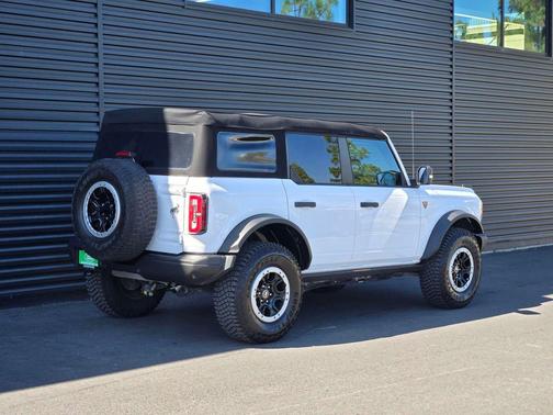 OXFORD WHITE 2023 Ford Bronco Badlands