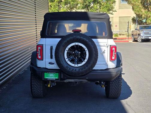 OXFORD WHITE 2023 Ford Bronco Badlands