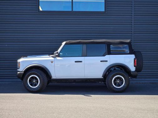 OXFORD WHITE 2023 Ford Bronco Badlands
