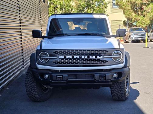 OXFORD WHITE 2023 Ford Bronco Badlands