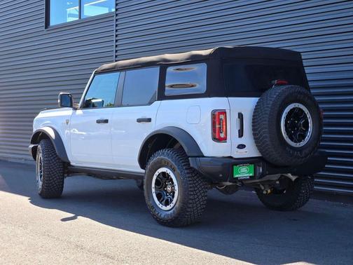 OXFORD WHITE 2023 Ford Bronco Badlands
