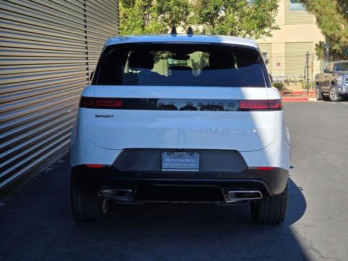 Fuji White 2025 Land Rover Range Rover Sport SE