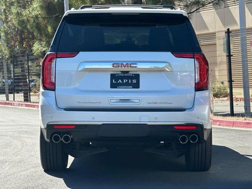 White Frost Tricoat 2021 GMC Yukon XL Denali