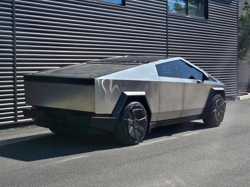 Stainless Steel 2024 Tesla Cybertruck Cyberbeast