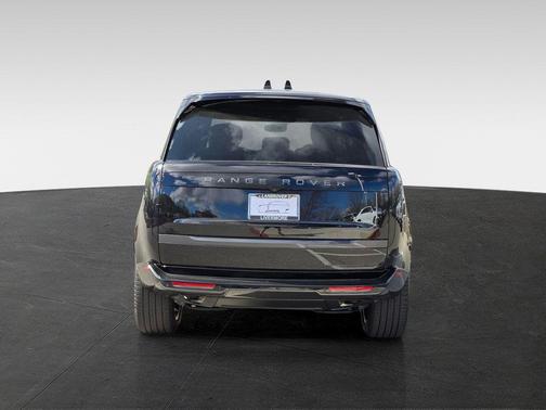 Santorini Black 2026 Land Rover Range Rover P550e SE
