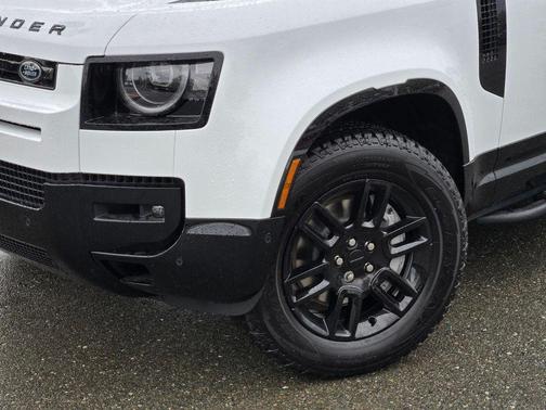 Fuji White 2026 Land Rover Defender P400 X-Dynamic SE