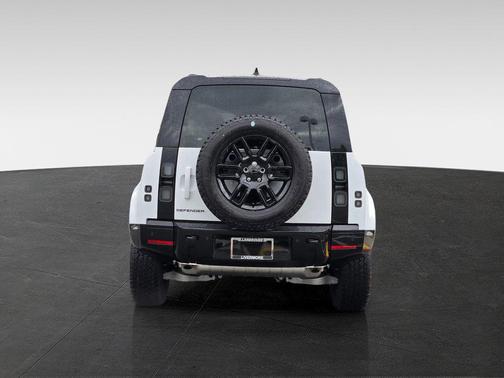Fuji White 2026 Land Rover Defender P400 X-Dynamic SE
